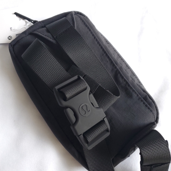 Lululemon Mini Belt Bag Black - Picture 5 of 6